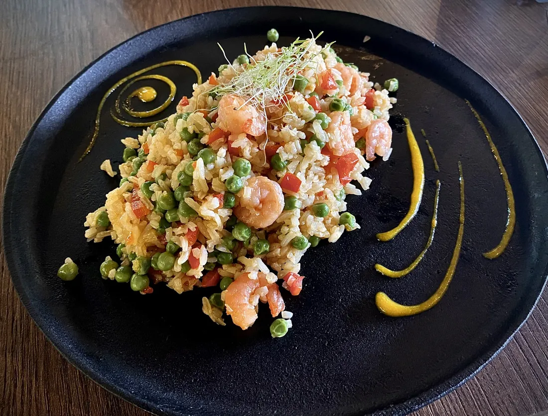 Arroz chaufa peruano de Santana, salteado con mariscos